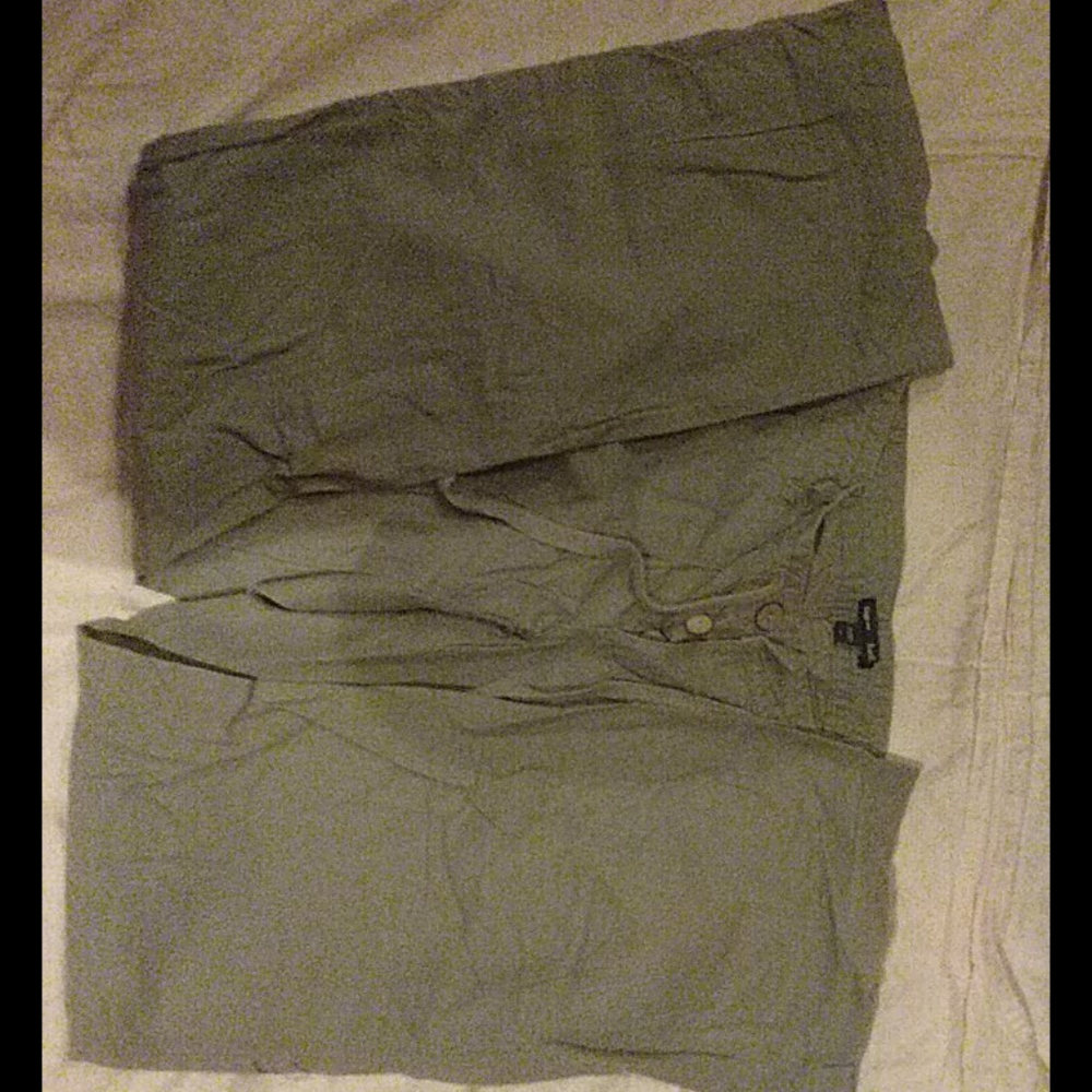 Slack pants - Picture 2 of 2